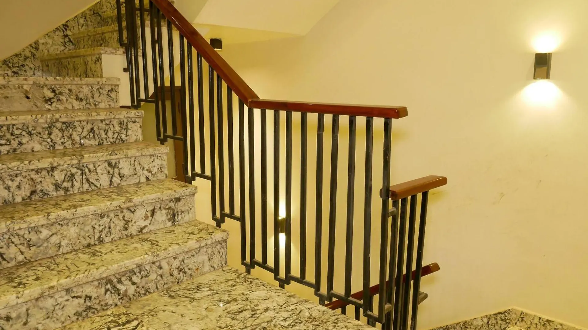 Sukoon Stays Varanasi - 3Bhk India